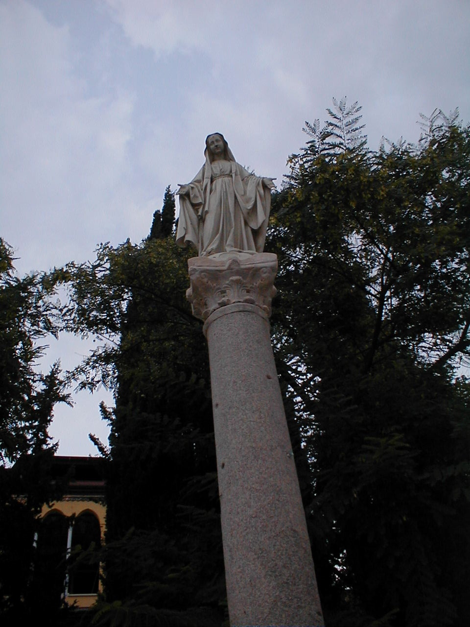 Statue to the Virgin.JPG